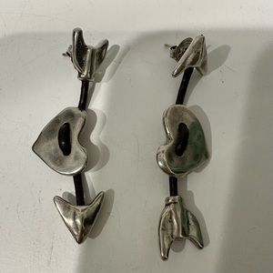 Uno de 50 Arrow and Heart Earrings